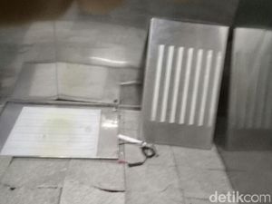 Lantainya Retak, Begini Kondisi Lift Jatuh di Blok M Square Lantainya Retak, Begini Kondisi Lift Jatuh di Blok M Square