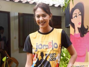 Gaya Kasual Aurelie Moeremans