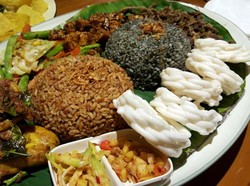 Enaknya Makan Nasi Komplet Tradisional di 5 Tempat Ini