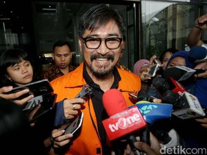 Choel Mallarangeng Jalani Sidang Perdana Choel Mallarangeng Jalani Sidang Perdana