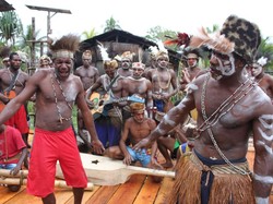 Transportasi Sulit, Kunjungan Turis ke Festival Asmat Menurun