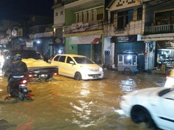 Hujan Deras, Sejumlah Ruas Jalan di Garut Kebanjiran