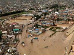 Saat Evakuasi, Korban Banjir Peru Melahirkan di Helikopter