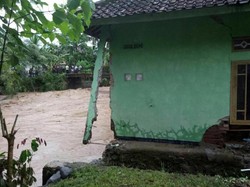 Banjir dan Longsor Landa Cianjur, 1 Orang Tewas Tertimbun
