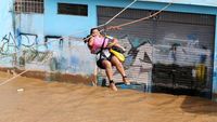 Penyelamatan Menegangkan Korban Banjir di Peru