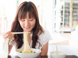 Wanita Lebih Alami Resiko Kesehatan Jika Makan Mie Instan Dibanding Pria