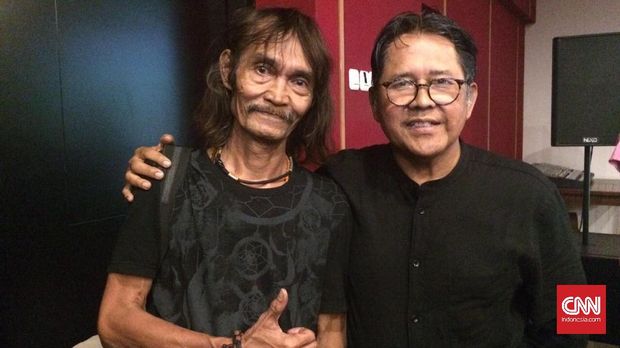 Dua personil Gang of Harry Roesli saat perilisan ulang album Philosophy Gang. (kiri) Harry Pochang, (kanan) Indra Rivai.