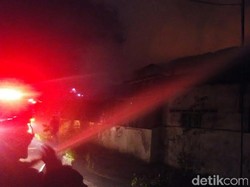 Gudang Pengolahan Plastik Bekas di Sidoarjo Ludes Terbakar