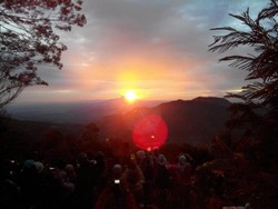 Kawah Sileri Meletus, Bukit Sikunir Dieng Masih Aman Dikunjungi
