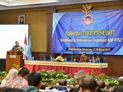 Menristek Dikti Dorong Perguruan Tinggi Kecil-kecil untuk Merger