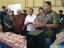 Polisi Temukan Deposito Ratusan Miliar di Meja Sekretaris Komura