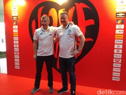 Lewat #ILOVEUNITED, 2 Legenda MU Nobar dengan Fans di Jakarta
