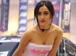 Model Hot dan Seksi di Penutupan Kontes Modif Surabaya