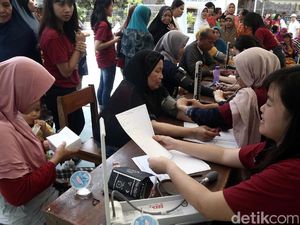 Mahasiswa Kedokteran Gelar Pengobatan Gratis 
