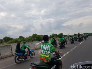 PJR dan Satpol PP Kawal Bonek Bermotor di Jalan Tol Menuju Stadion GBT