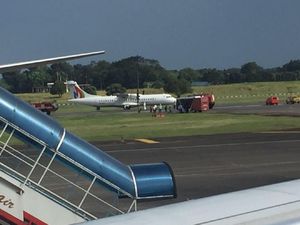 Pelita Air Pecah Ban, Bandara Halim Sempat Ditutup 1 Jam Pelita Air Pecah Ban, Bandara Halim Sempat Ditutup 1 Jam