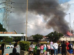 Api Lalap Minimarket di Pasar Senen
