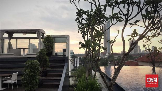 Kemang sekarang, dipenuhi kafe dan restoran mewah.