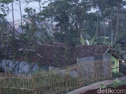 30 Rumah di Cileunyi Disapu Angin Puting Beliung