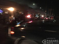 Mobil Terbakar di Daan Mogot, 3 Mobil Damkar Meluncur