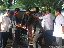 Dengan Kaki Disemen, Perwakilan Petani Kendeng Temui Teten