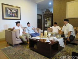 Anies dan Sandiaga Temui Gus Solah di Kediamannya