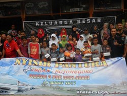 Di Sela Turing dan Kopdar, Komunitas Innova Jatim Gelar Baksos