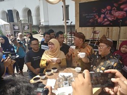 Lewat Ngopi Saraosna Gubernur Aher Ajak Masyarakat Sering Ngopi Lokal