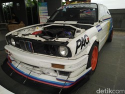 Mobil Balap BMW Ini Dirakit dari Hasil Sumbangan