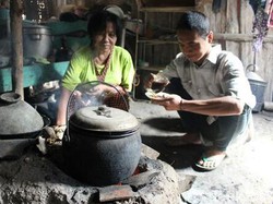 Pemuda dan Nenek di Madiun Nikah dengan Proses Kilat