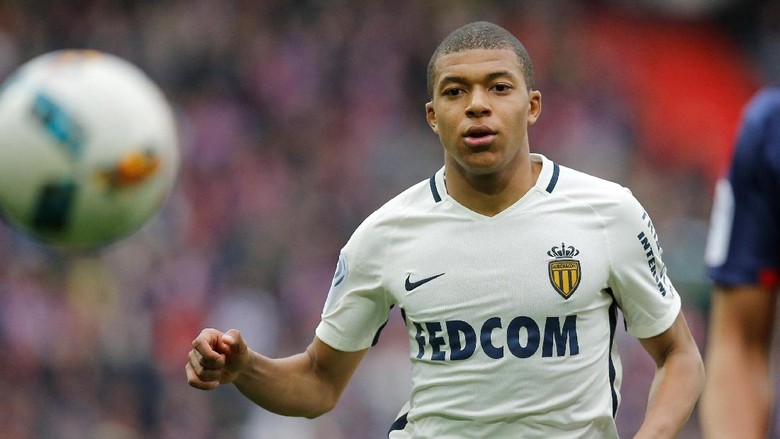 Mbappe Diminta Main di PSG Musim Depan Mbappe Diminta Main di PSG Musim Depan