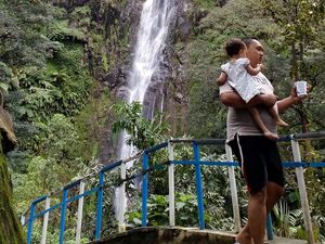 Wisata Air Terjun Sedudo Nganjuk Ditutup Usai Longsor Tewaskan Pengunjung Wisata Air Terjun Sedudo Nganjuk Ditutup Usai Longsor Tewaskan Pengunjung