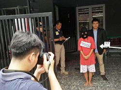 Rekonstruksi Pembunuhan, PRT Siram dan Pukul Bayi Pakai Gayung