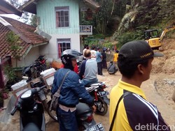 Pasca Longsor di Cisewu, Akses Beberapa Jalan Masih Terputus