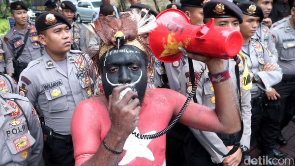 Demo Tuntut Tambang Freeport di Papua Ditutup