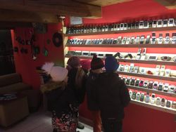 Bernostalgia di Museum dengan Ribuan Ponsel Jadul