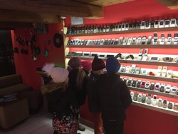 Bernostalgia di Museum dengan Ribuan Ponsel Jadul