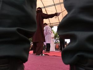 LGBT di Sumbar akan Didenda Bayar Semen, di Aceh Dicambuk 100 Kali LGBT di Sumbar akan Didenda Bayar Semen, di Aceh Dicambuk 100 Kali