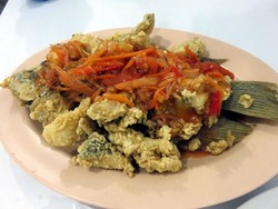 Ikan Goreng dengan Paduan Sambal Pedas Enak Ada di 5 Restoran Ini