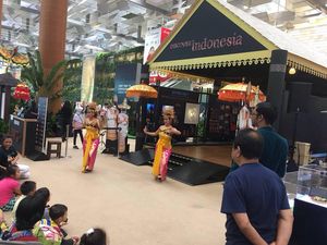 Ketika Angklung dan Batik Bikin Heboh Bandara Changi Ketika Angklung dan Batik Bikin Heboh Bandara Changi