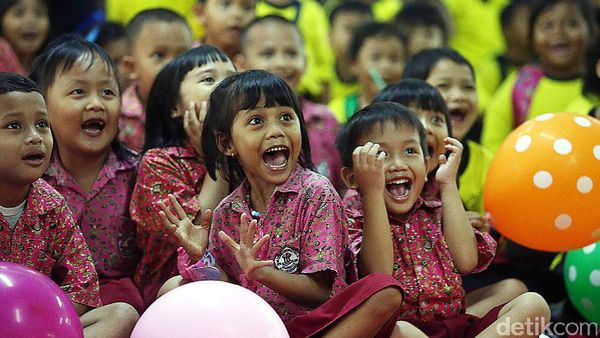 Asyiknya Mendengarkan Dongeng