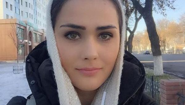 Perjuangan Senk Lotta di Dunia Hiburan Tanah Air