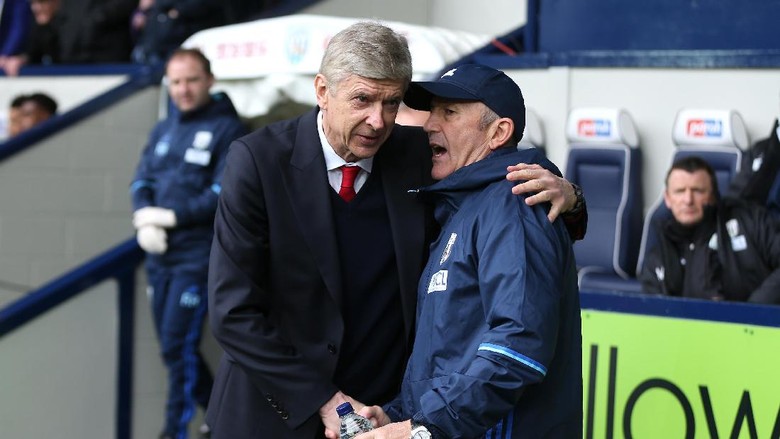 Tony Pulis: Wenger Bilang Akan Bertahan di Arsenal Tony Pulis: Wenger Bilang Akan Bertahan di Arsenal