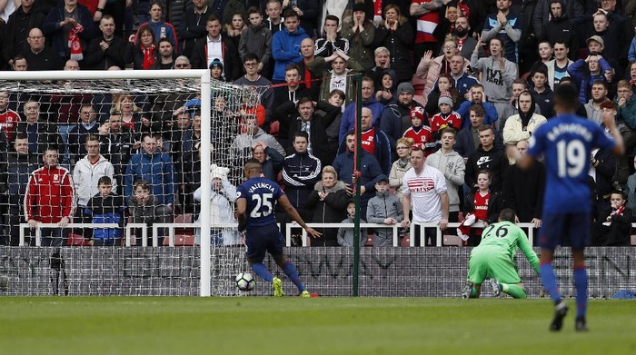 Tentang Blunder Valdes dan Mourinho yang Langsung Ngeluyur Pergi