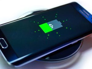 Fast Charging Ponsel Sudah Lewat 100W, Aman Nggak Sih? Fast Charging Ponsel Sudah Lewat 100W, Aman Nggak Sih?