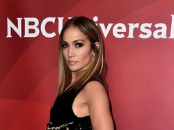 Tak Doyan Ngopi Jadi Rahasia Cantik Kulit Jennifer Lopez