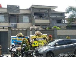 Ibunda Wafat, Bupati Karawang Mendadak Pulang dari Tanah Suci