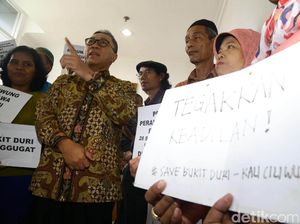 Ketua MPR Hadiri Sidang Gugatan Warga Korban Gusuran Bukit Duri Ketua MPR Hadiri Sidang Gugatan Warga Korban Gusuran Bukit Duri