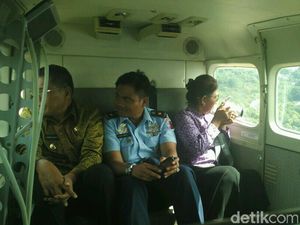 Susi Pantau Kondisi Kolaka dari Udara Susi Pantau Kondisi Kolaka dari Udara