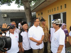 Warga Singgung KJL Ahok, Anies Paparkan Programnya untuk Lansia